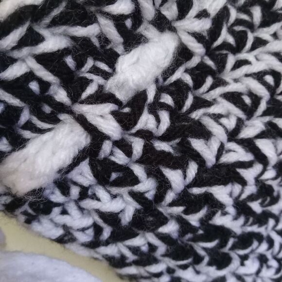 Handmade Black & White Large Acrylic Yarn Crochet Adjustable Drawstring Dice Bag - Picture 10 of 12